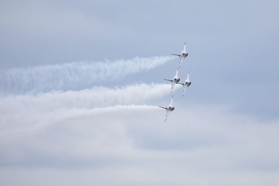 Air Force Thunderbirds 4 Hard Bank Right