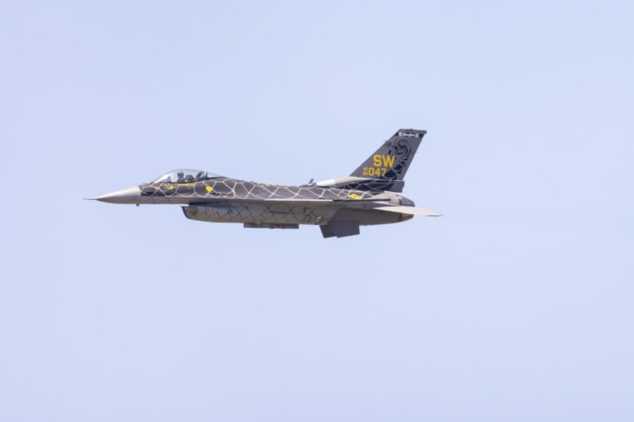 F 16 Falcon Viper Demo Fly By To Left