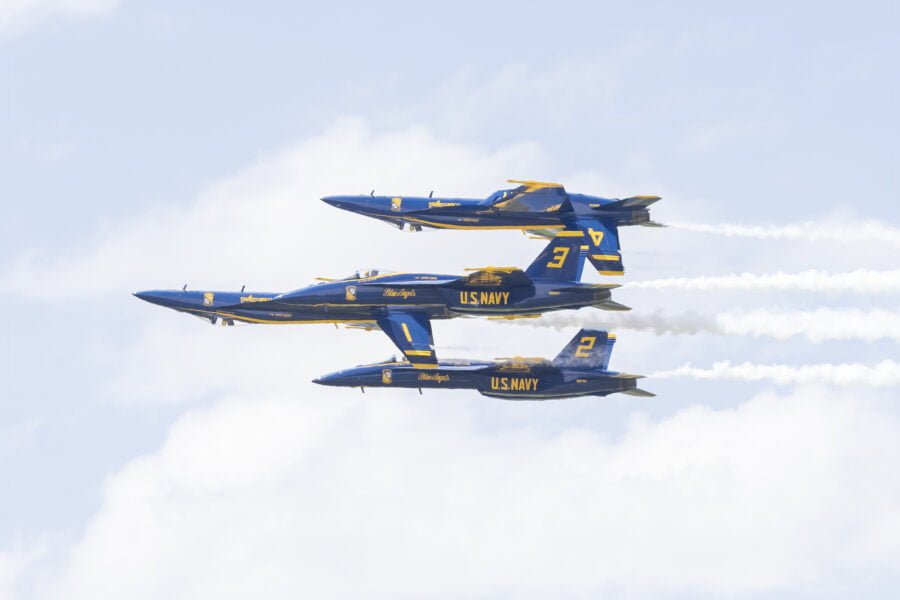 Us Navy Blue Angels Double Farvel Pass To Left With Smoke