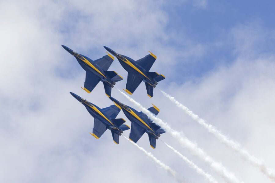 Us Navy Blue Angels Diamond Roll To Left With Smoke