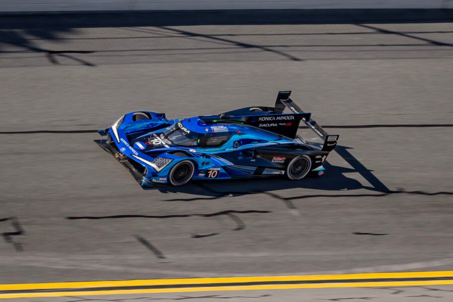 10 Wayne Taylor Andretti Racing Acura In Turn 1 At Daytona Inter