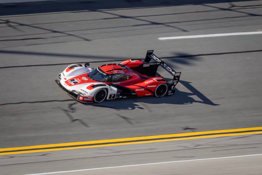 7 Penske Motorsports Porsche In Turn 1 At Daytona International 