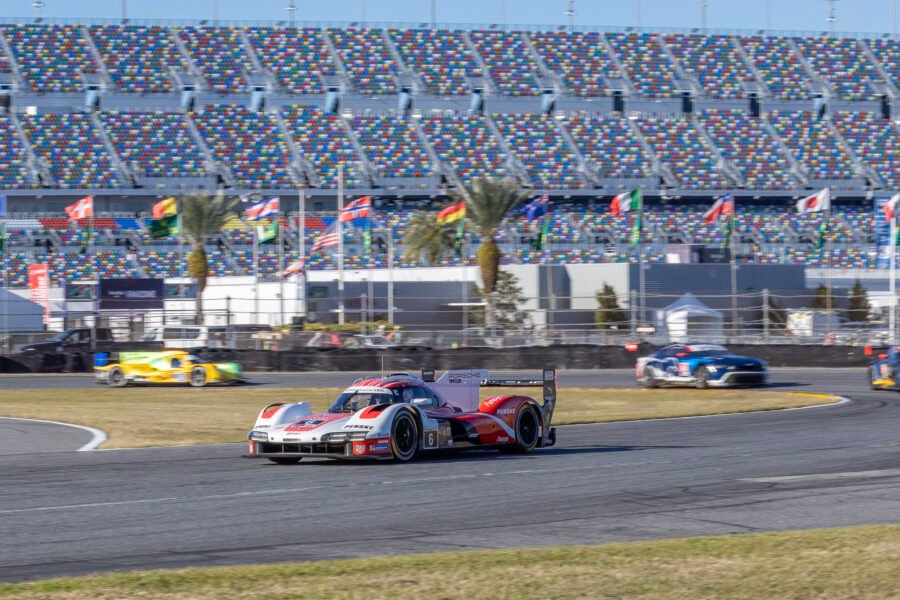 6 Penske Motorsports Porsche Exiting International Horseshoe At 