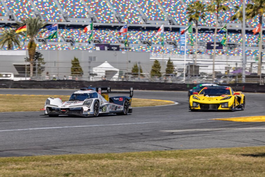 93 Meyer Shank Acura Leading Group Through International Horsesh