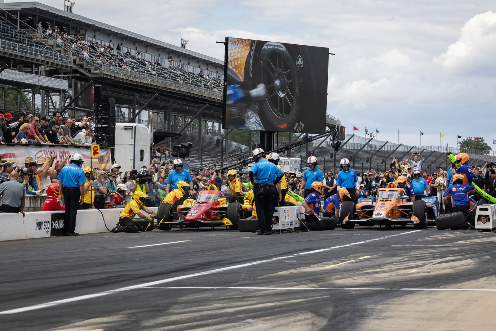 Alex Palou And Scott Dixon Meet During Pit Stop Contest At Indianapolis 2025