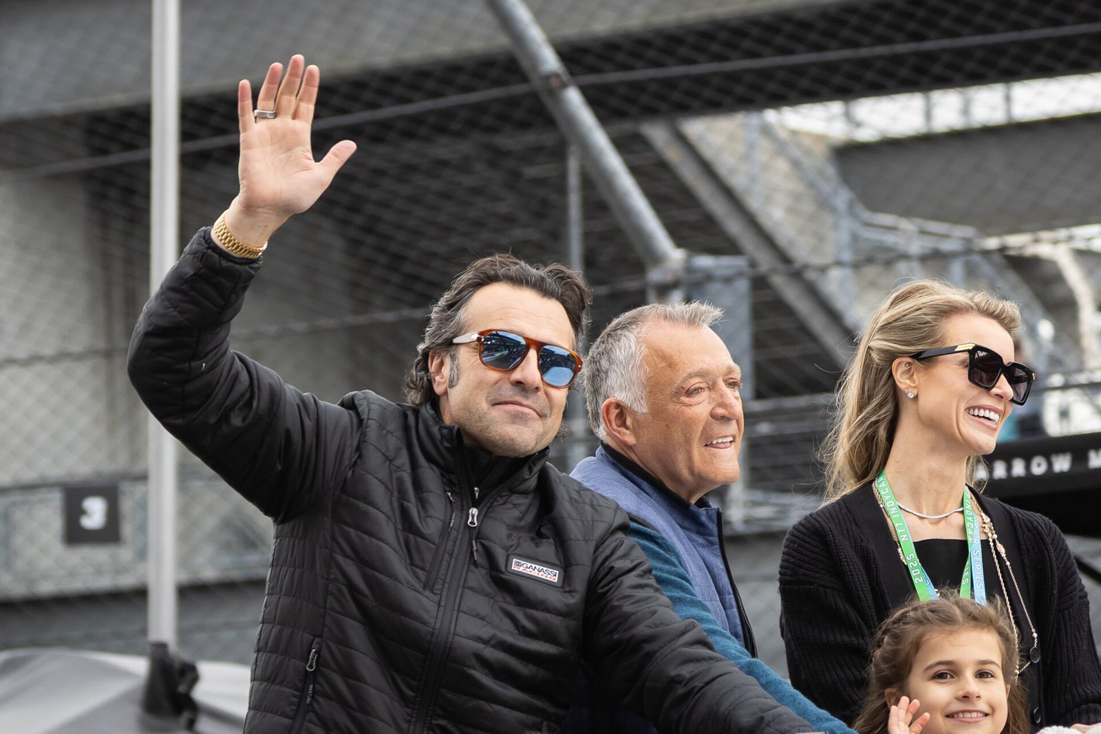 Dario Franchitti Acknowledges Fans