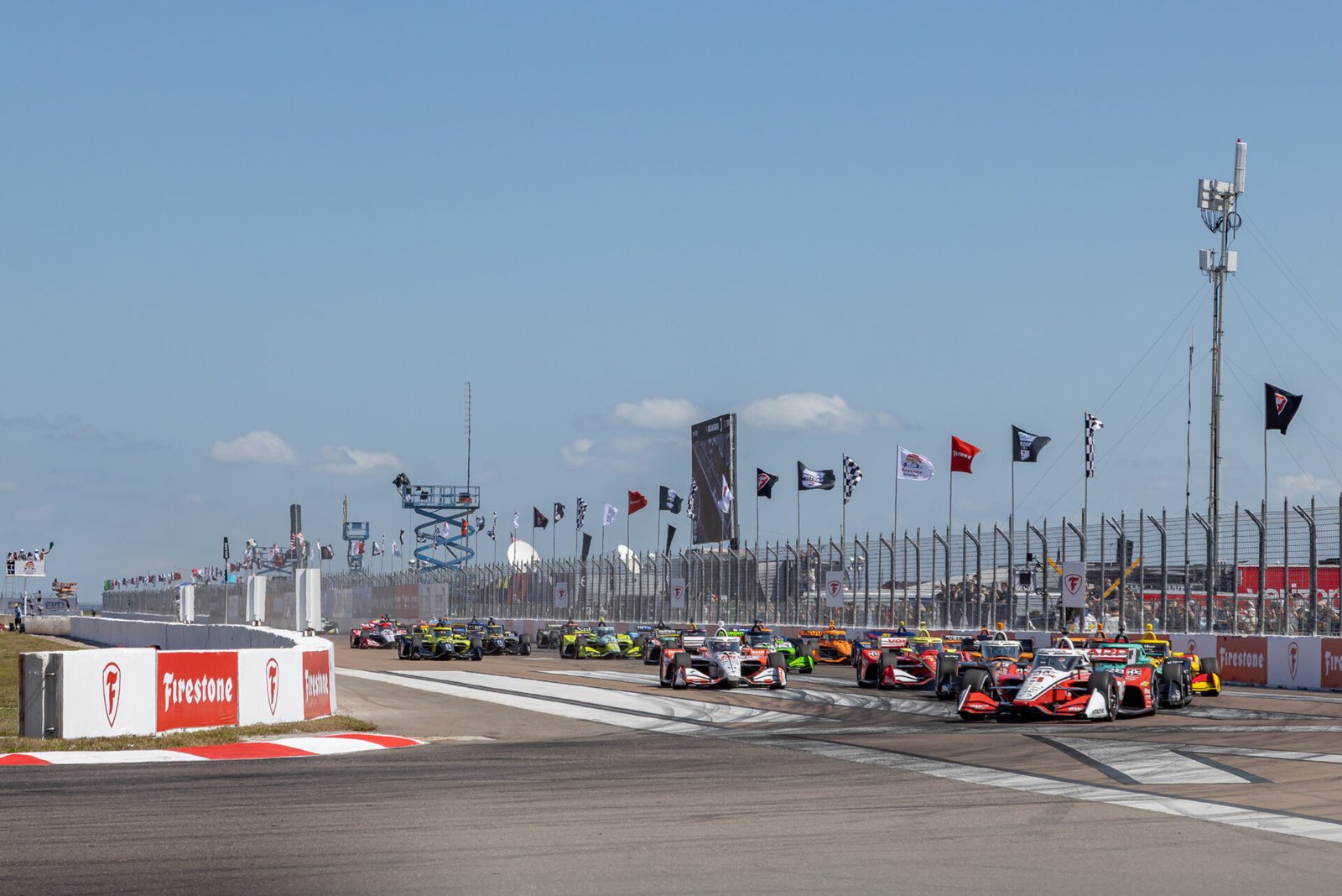 Field Takes Green Flag At St Pete