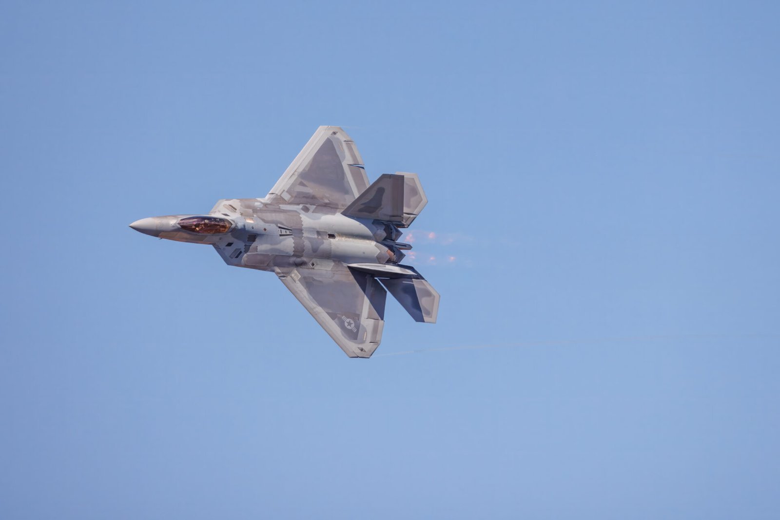 Air Force F 22 Raptor Banks Hard To Left