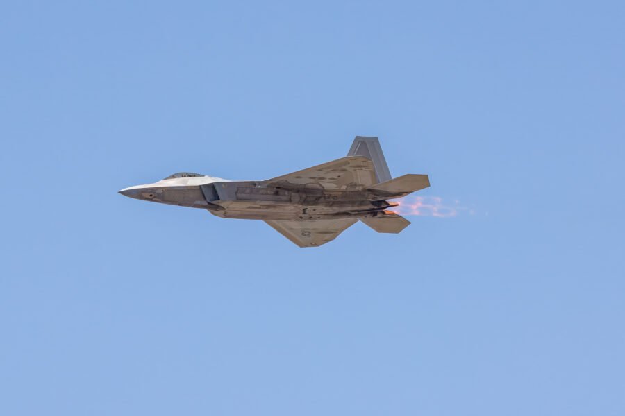 Air Force F 22 Raptor Roars By To Left