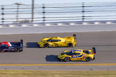 85 JDC-Miller Motorsports Porsche and 81 DragonSpeed Ferrari in Turn 1 at Daytona International Speedway - 2025 85 Jdc Miller Motorsports Porsche And 81 Dragonspeed Ferrari In